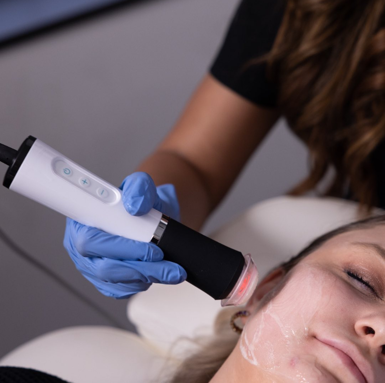 Timeless Aesthetics, LLC | AquaFirme XS Facial Provider performing an AquaFirme XS facial treatment at Timeless Aesthetics in Colorado Springs.